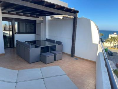 Ático con terraza y vistas en Carboneras
