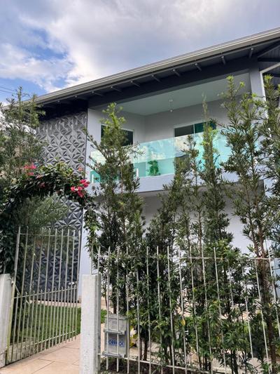 Suíte Conforto com AR, TV e sacada em Florianópolis