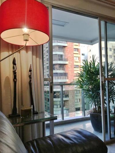 Condo Exclusivo na Vila Nova com Limpeza, Academia e Piscina