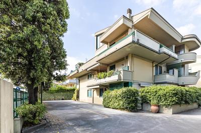 GuestHost - Two-Levels Apartment with Terrace and Parking