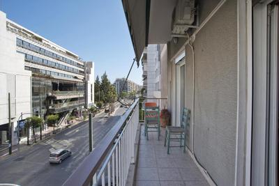 Baroness Apt Piraeus Ctr 3BR, 2BA, AC, Walk to sea