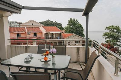 Duplex 3 bedrooms on the first line in Petrovac