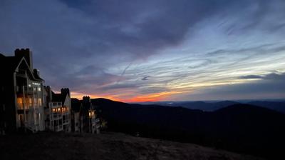 Panoramic Ski Slope Views, private sauna, dogs ok