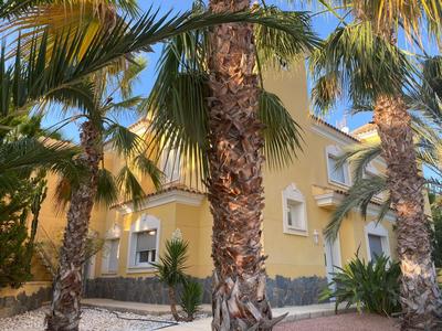 Villa Amarilla - basen, palmy, morze
