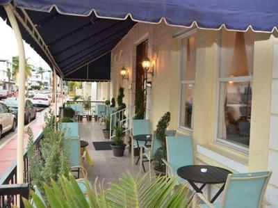 Nine20 Collins Apartments by Lowkl