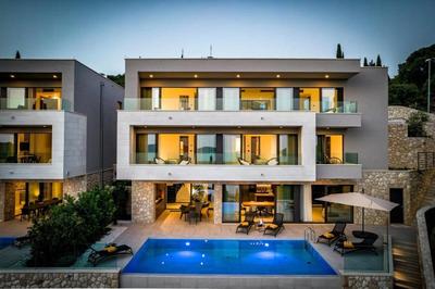 Brand New Contemporary Villa With Infinity Pool