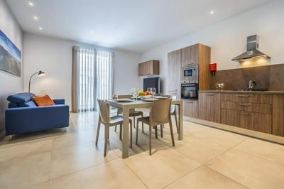 FL 2 TheLODGE-Charming City Retreat by Homely
