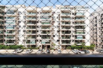 Apartamento 2 Qto e Varanda em Condomínio Completo