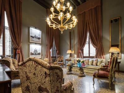 Athena Luxe