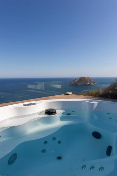 DELFIN Luxury Villa Water Front Jacuzzi