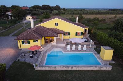 Villa Ana with large pool