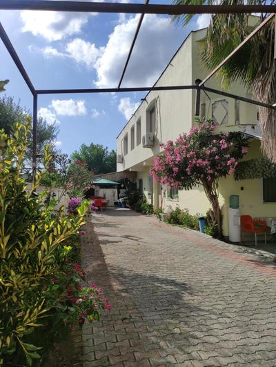 Ilirida-Swimming pool & garden view rooms for rent