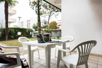 Luminous apartment with garden