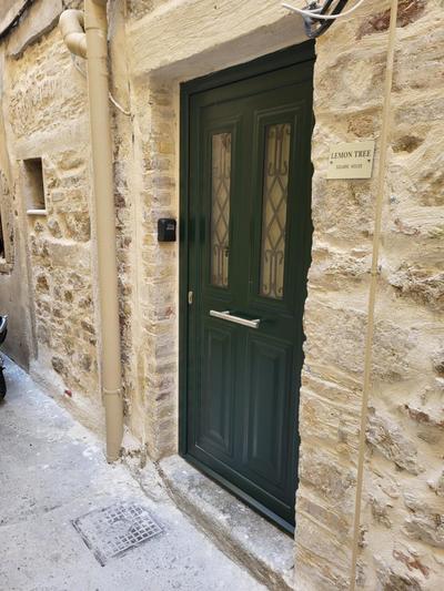 LEMON TREE Square house
