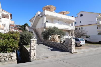 Apartment Palit with jacuzzi and spectacular sea view