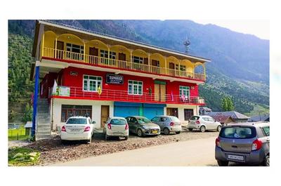 Sunrise Hotel and Restaurant Mastan Gurez