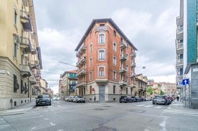 Torino Old Fashion Apartment with Balcony