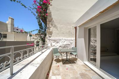Amelia Luxury Suites Old Town