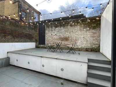 Pet-Friendly Flat with Garden Sleeps 4