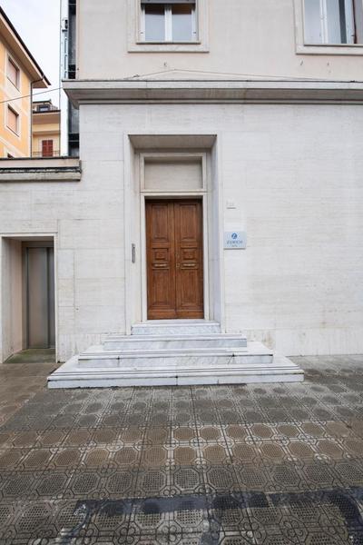 Central apartment with parking