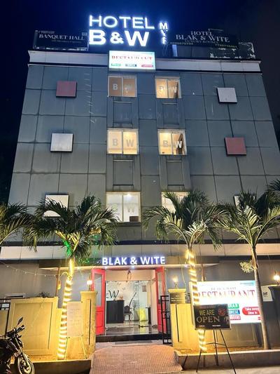 Black And White Motel