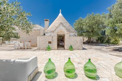 Trullo Il Cavaliere by Perle di Puglia