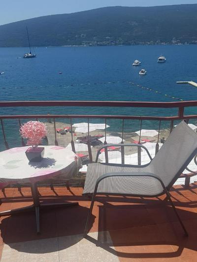 Beachfront Apartment Daris