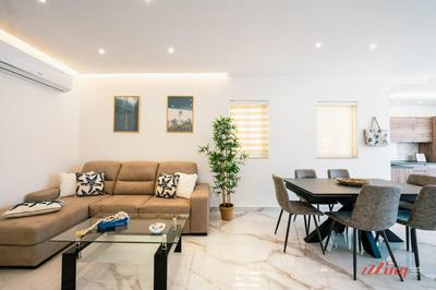 Beautiful Holiday Home with a Private Rooftop Pool