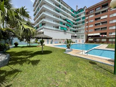 Piso reformado con terraza, piscina, 3 minutos de Playa de Fenals