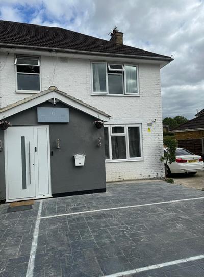 Heathrow Garden Lodge - Free Parking - Netflix - Prime - Coffee - WiFi