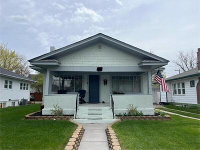 Urban Bungalow-near park ISU hospital & freeway