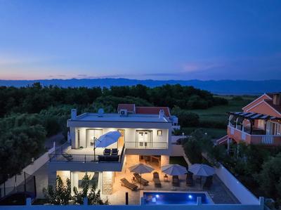CROWONDER Villa Bura with Heated Swimming Pool and Jacuzzi