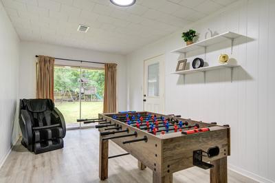 Spacious 5 Bed Home with Massage Chair and Futsball Table