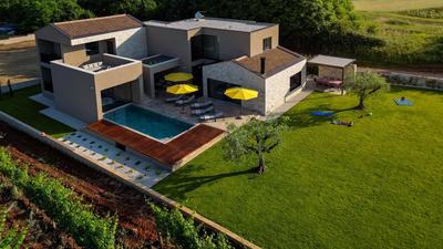Luxury Villa Deneb with pool near Porec
