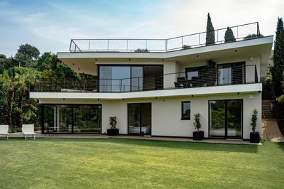 My Summer Lakeside Villa with Pool and Hot Tub