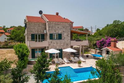 Villa Petmat - with private pool and 6 bedrooms