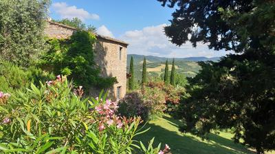 Rustic Tuscan Farmhouse immersed in Nature and Tranquility