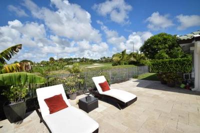 Bright and Cheerful 4 bedroom Home with pool