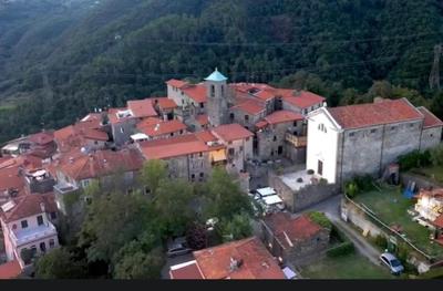 Un piccolo castello medioevale vicino 5 Terre