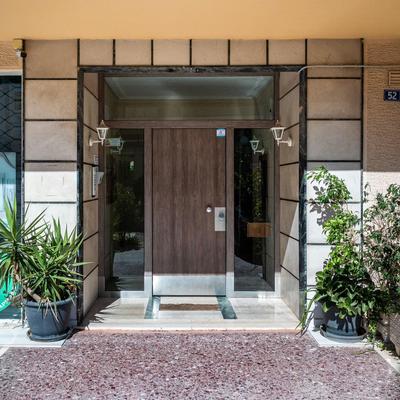 Athenian Oasis Near Athens Metro Mall