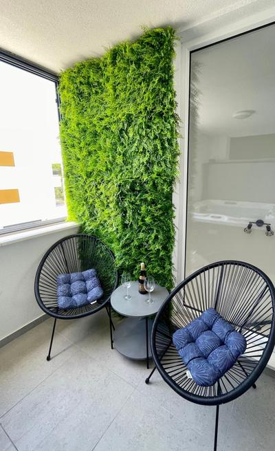 Holiday House Maze with jacuzzi