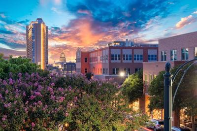 2BR Designer Condo on Trendy East 11th St, Downtown Austin