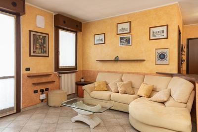 Ganden Apartment in Modena with Free Parking