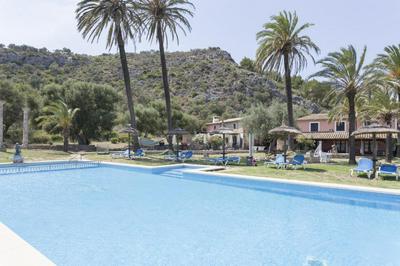 Spacious Apartment in Pollenca with Pool and Mountain View