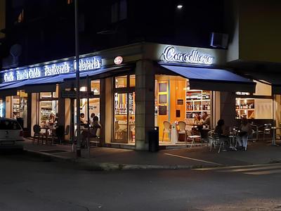 Frank Host Roma Lux , Metro A a 50 m, simple check-in con codice a qualsiasi orario