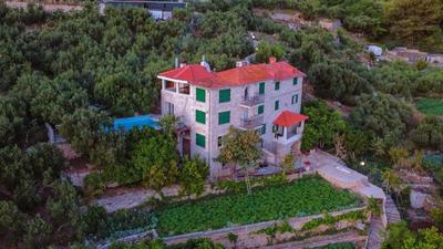 Villa Sara with pool, whirlpool and sea view