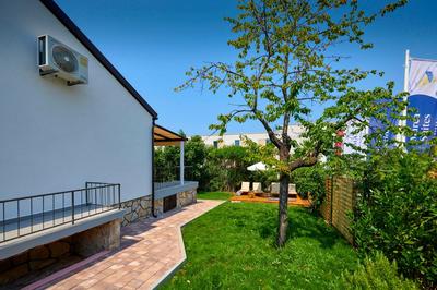 Villa Špadići 80m from the beach