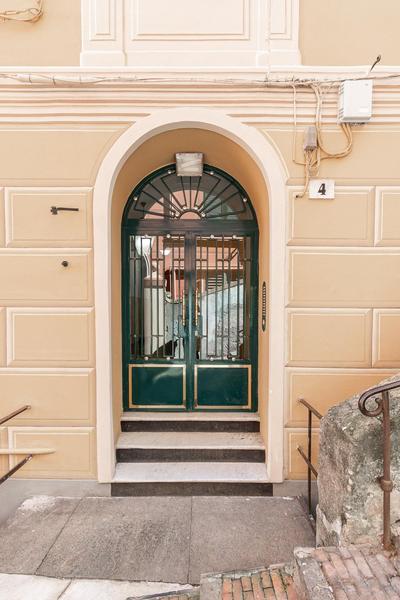 5-Sleeps in Elegant Attic in the Historic Center of Genoa