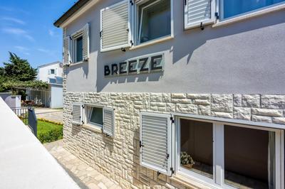 Breeze Holiday Home - Sea View