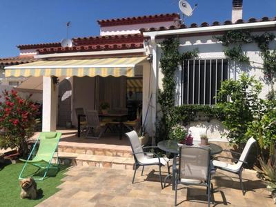 casa acogedora de 2 plantas empuriabrava